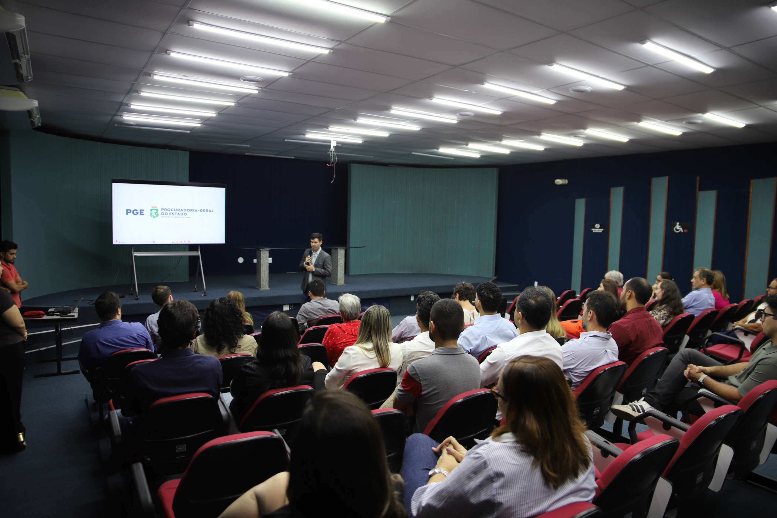 PGE-CE integra novos servidores